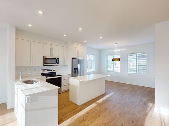 4th image of 669 Savanna Blvd NE #402