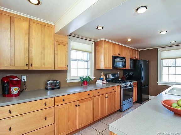 5th image of 100 Georgetown Dr