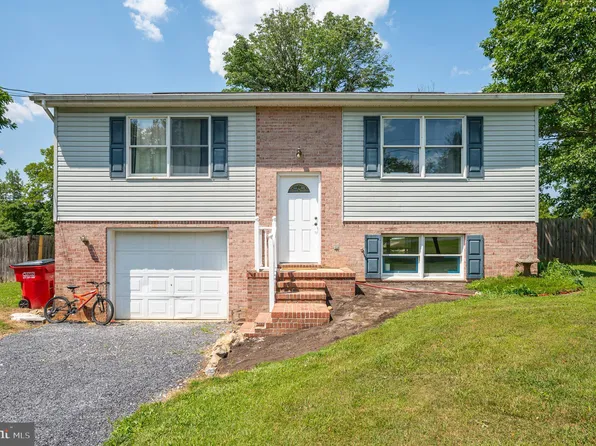 93 Flintlock Dr, Bunker Hill, WV 25413