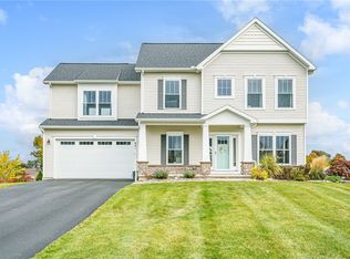 601 Autumn Breeze Ln, Ontario, NY 14519