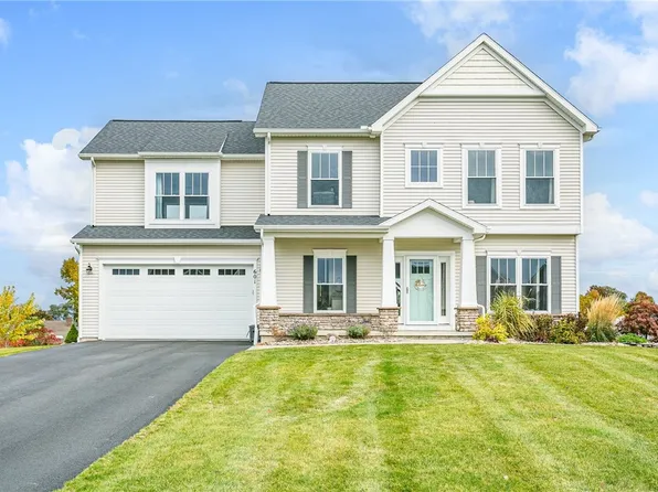 601 Autumn Breeze Ln, Ontario, NY 14519
