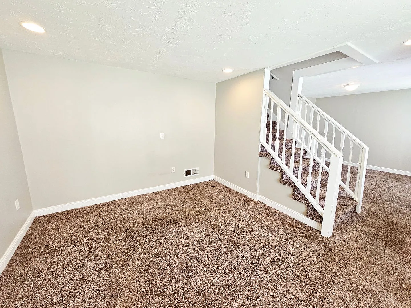 Available Now! 3 Bedroom Home with Central Air — Photo 4
