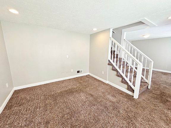 4th image of 1191 Duxberry Ave