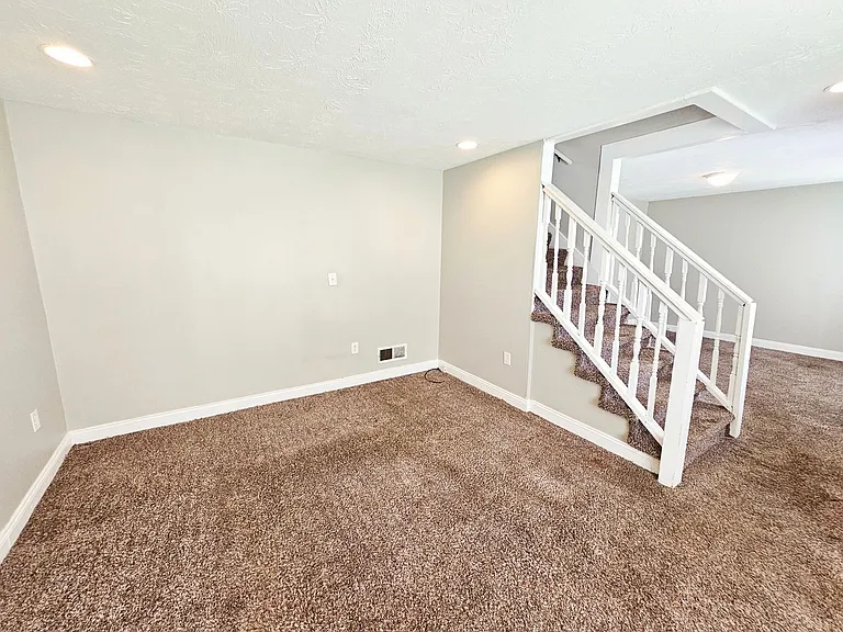 1191 Duxberry Ave — Photo 4