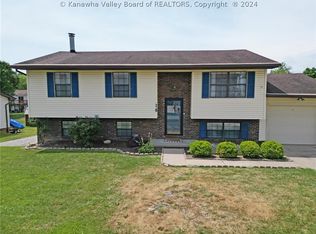 18 Cactus Ln, Hurricane, WV 25526