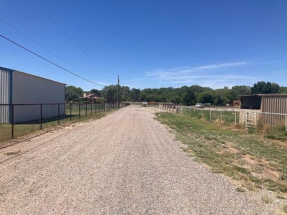 3rd image of 240 Sutton Ln