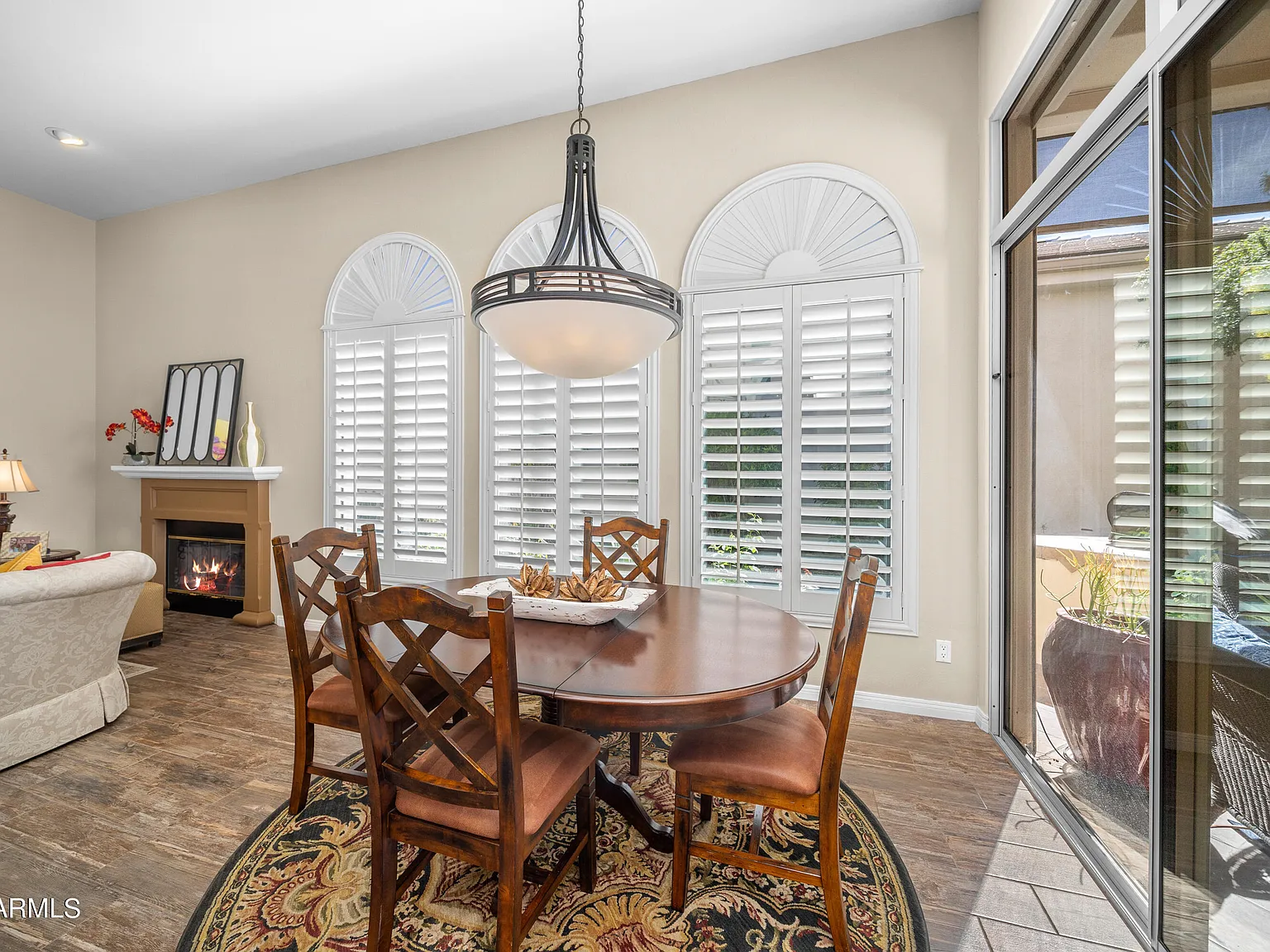 3 bed, 2.0 bath, 2366 sqft, $4,200 — Photo 4