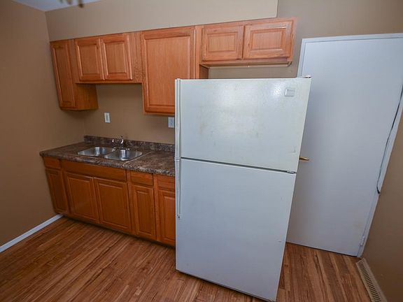 5th image of 2200 E 23rd St