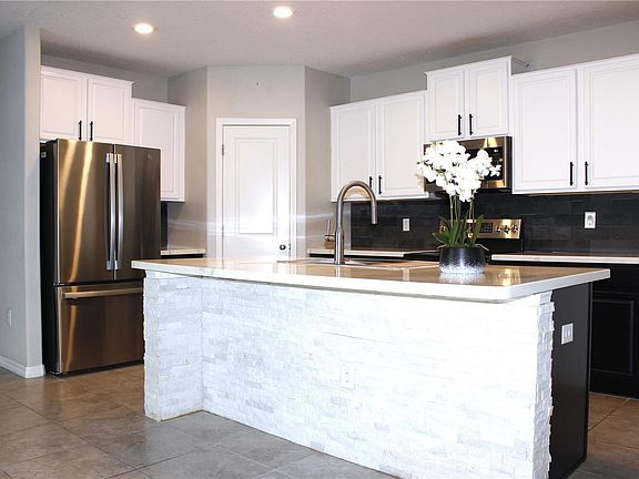 4th image of 17035 Peaceful Valley Dr