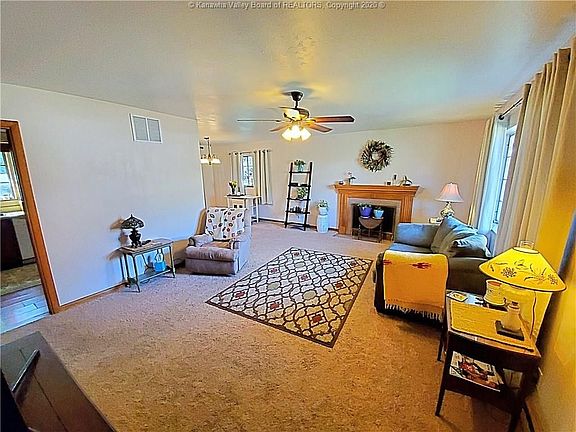 2nd image of 923 Alynwood Cir