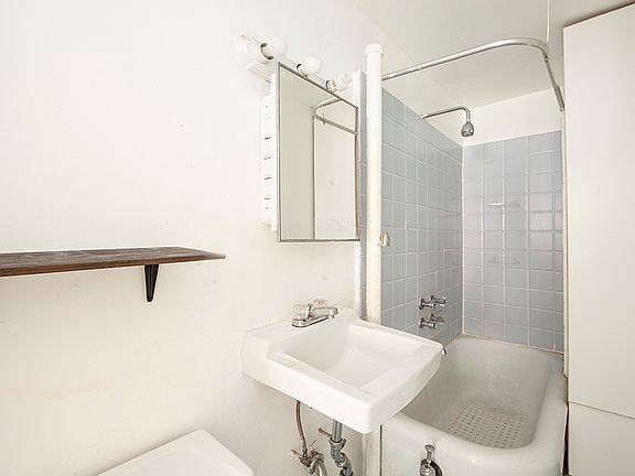 3rd image of 228 W 13th St #2D