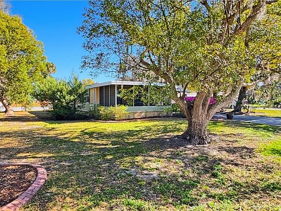 3rd image of 11 S Bobwhite Rd