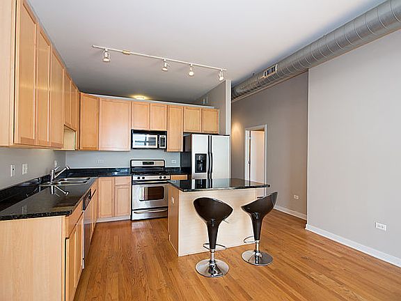 4th image of 4011 N Francisco Ave Unit 305