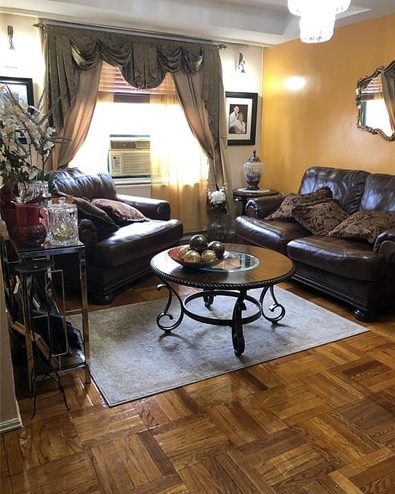 2nd image of 1561 Unionport Rd APT 7B