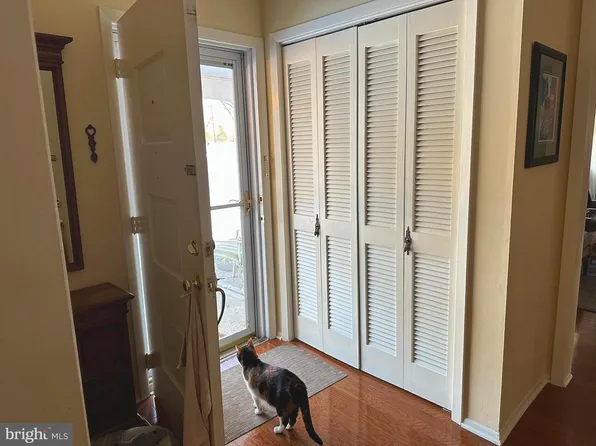 6 Sparrow Ct, Ewing, NJ 08638