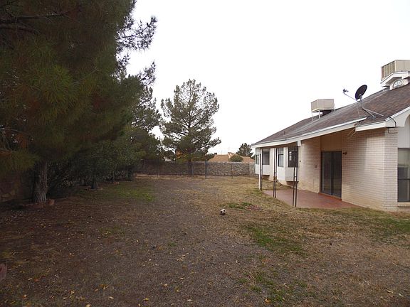5th image of 800 Hempstead Dr