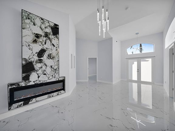 4th image of 3827 Agualinda Blvd