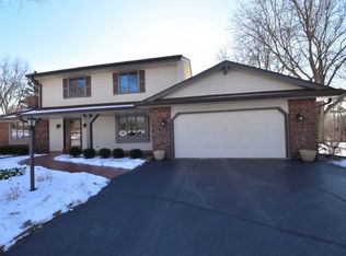 S65W25065 Verta Vista Dr, Waukesha, WI 53189