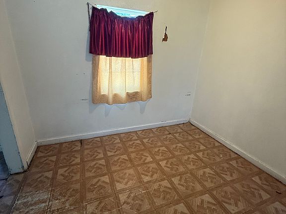 3rd image of 2336 E Alpine Ave