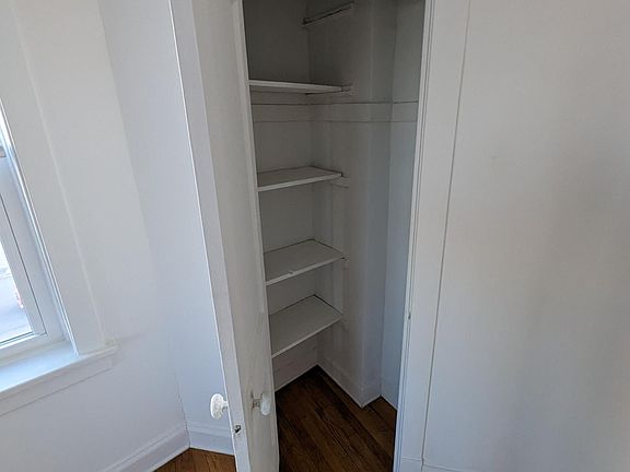 5th image of 1701 W Touhy Ave #2B