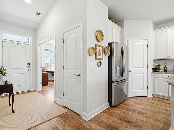 2nd image of 237 Sherwood Dr.