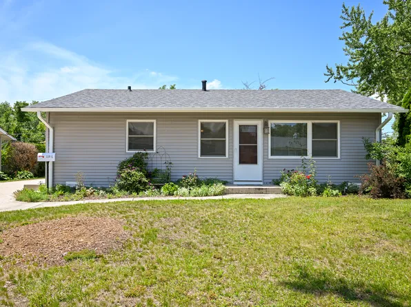 114 S Chestnut Dr, Streamwood, IL 60107