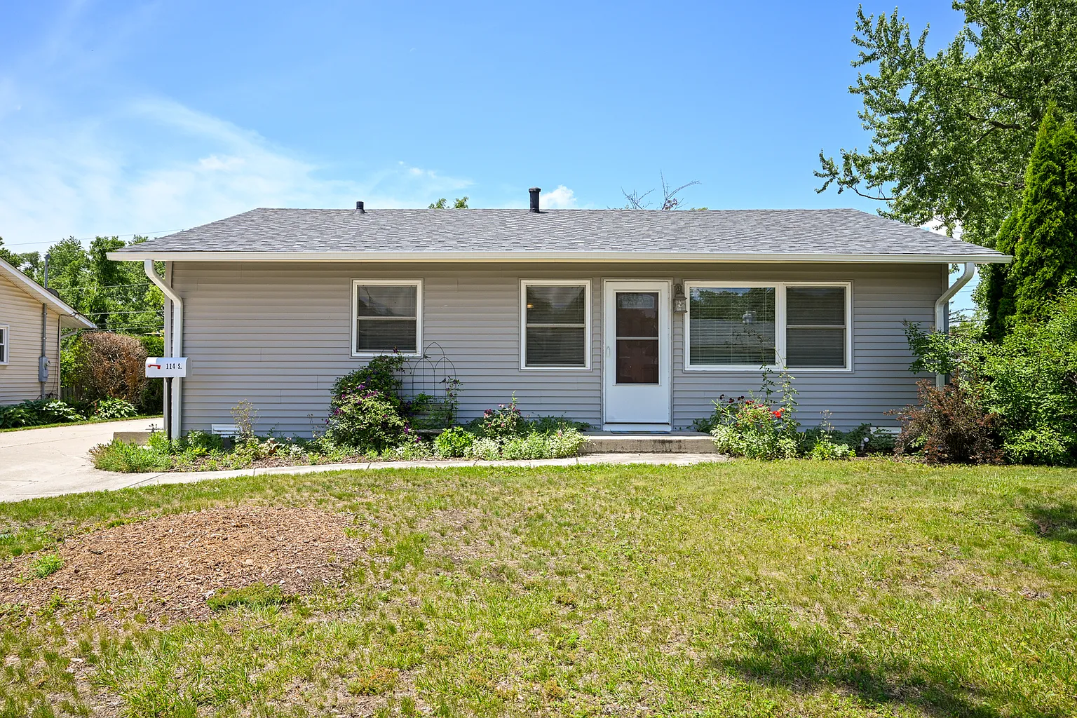 114 S Chestnut Dr photo 1