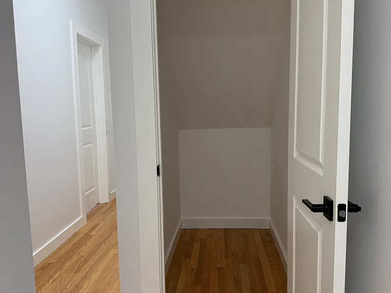 454 Newfield Ave #1 — Photo 14