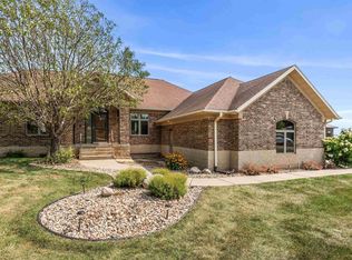 3200 S Unique Pl, Sioux Falls, SD 57110