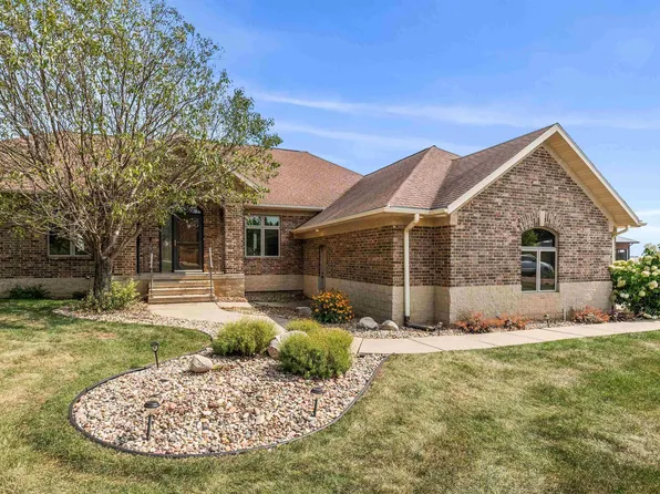 3200 S Unique Pl, Sioux Falls, SD 57110