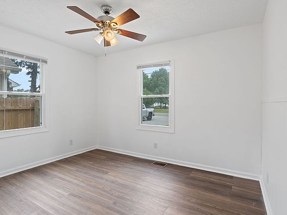 5th image of 560 S Lynhurst Dr