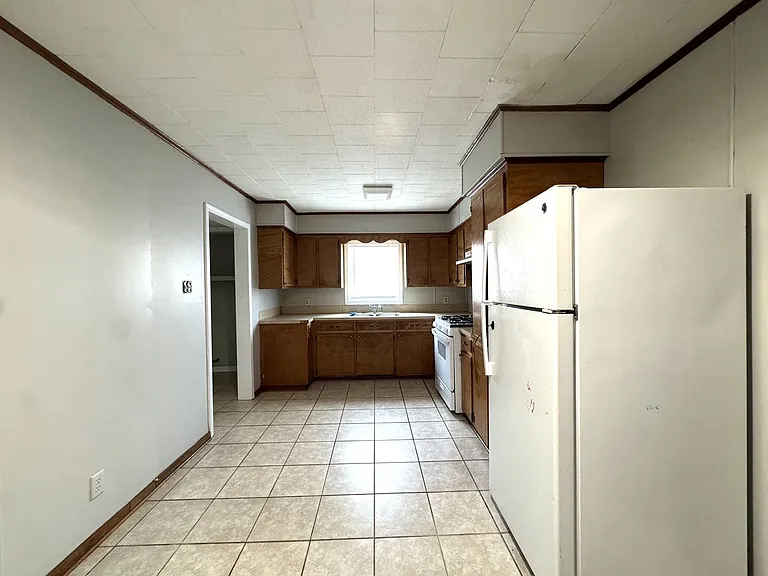 3605 Center St — Photo 4