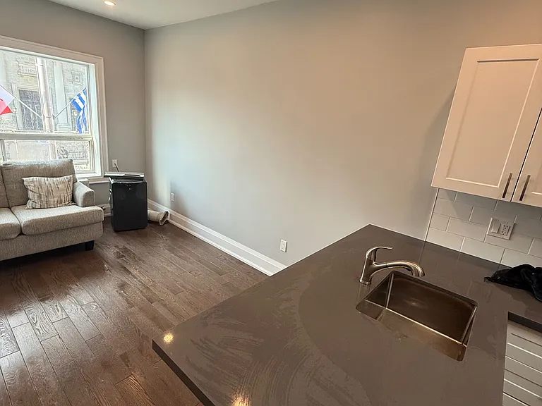 611 Danforth Ave #4 — Photo 6
