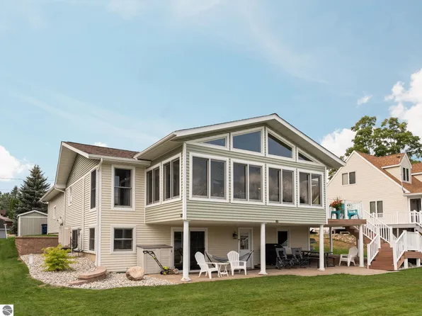 6945 W Redman Dr, Lake City, MI 49651