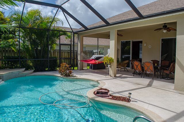 1st image of 4025 Estancia Way