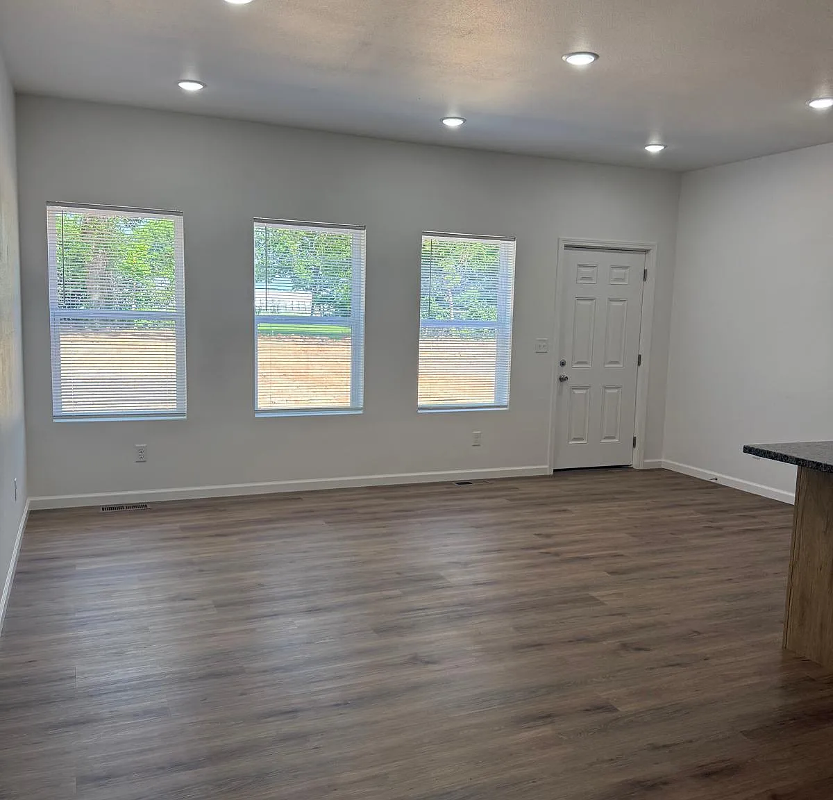 3 bed, 2.5 bath, 1500 sqft, $1,695 — Photo 3