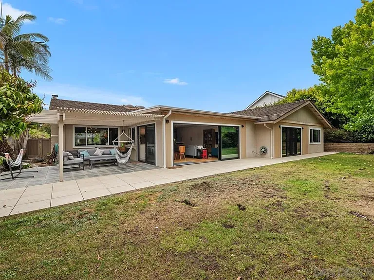 8383 Cliffridge Ln — Photo 23