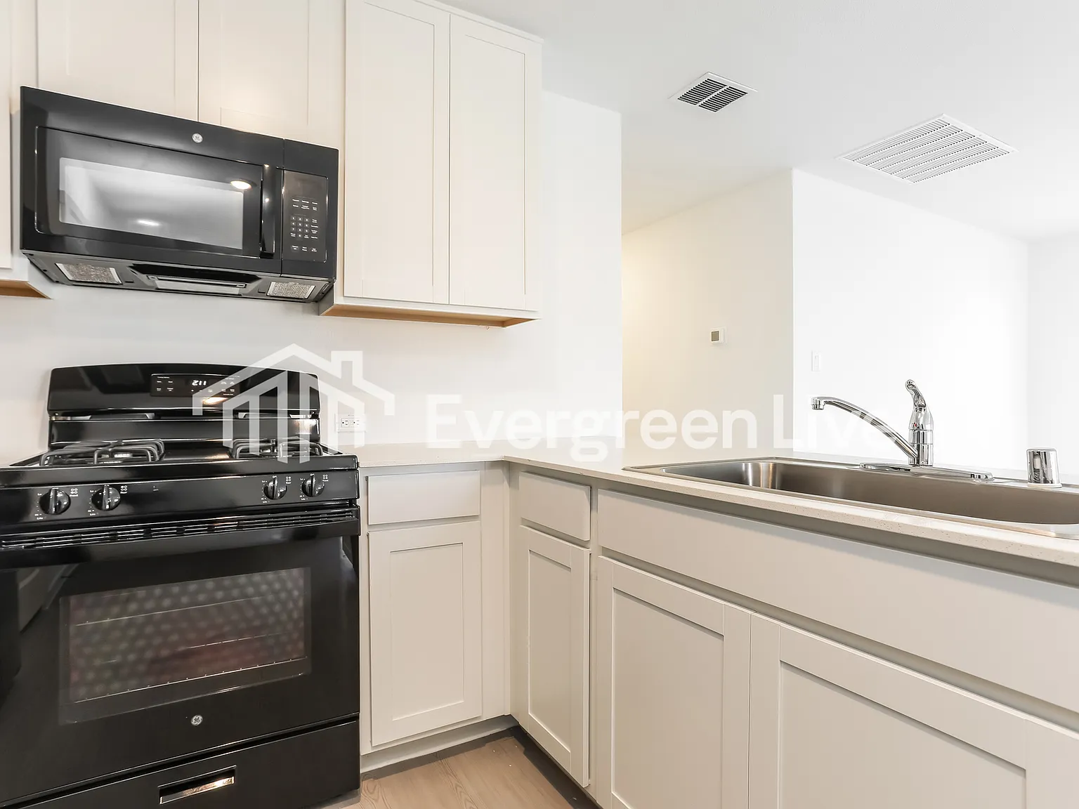 4 bed, 2.0 bath, 1720 sqft, $1,745 — Photo 4