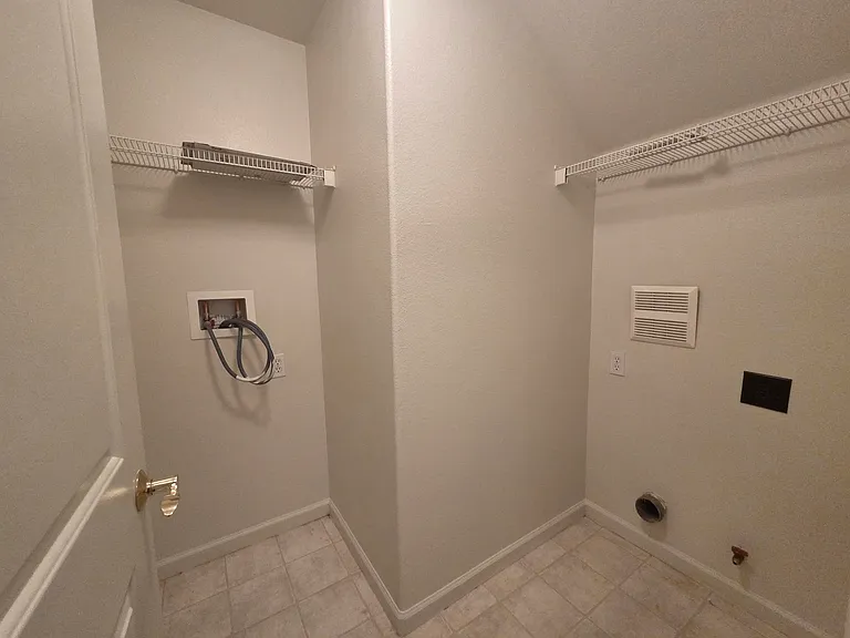 3727 Whitworth Dr — Photo 23