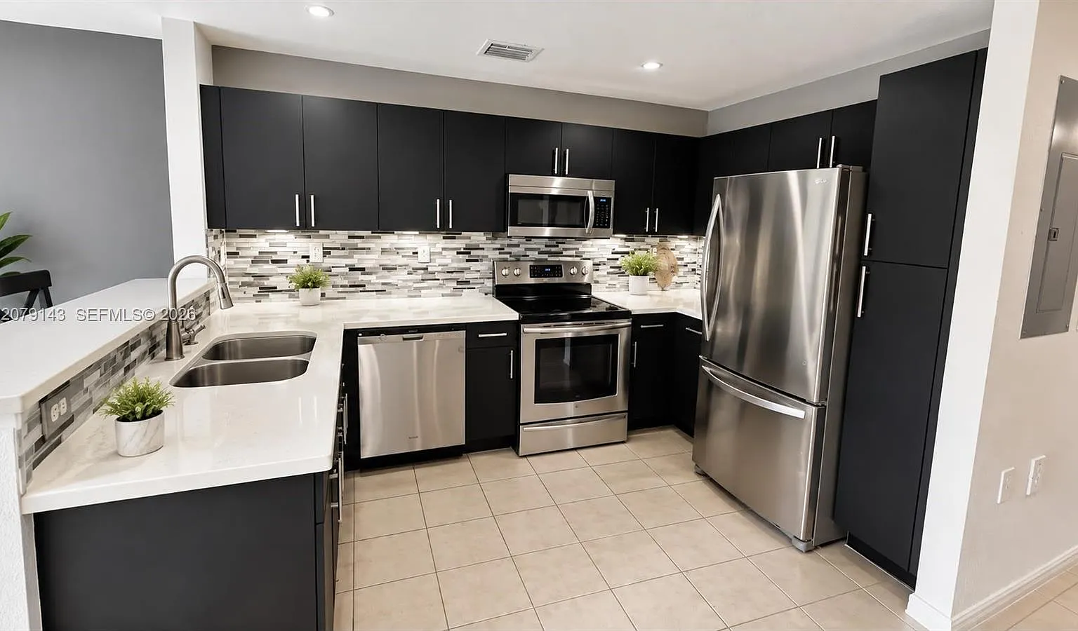 Melrose Point Condo — Photo 2