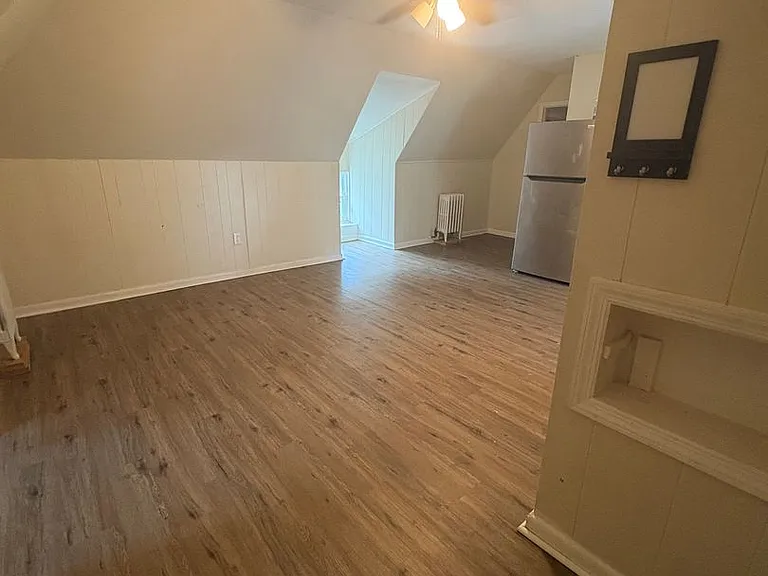 207 Main St — Photo 2