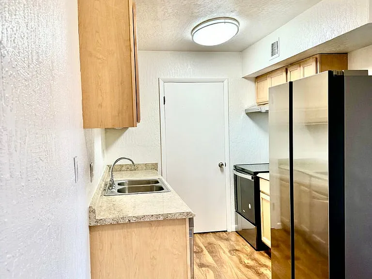2100 Forest Knoll Dr NE #202 — Photo 9
