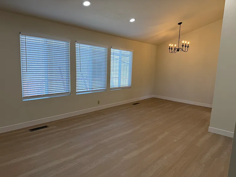 898 Pepper Tree Ct — Photo 8