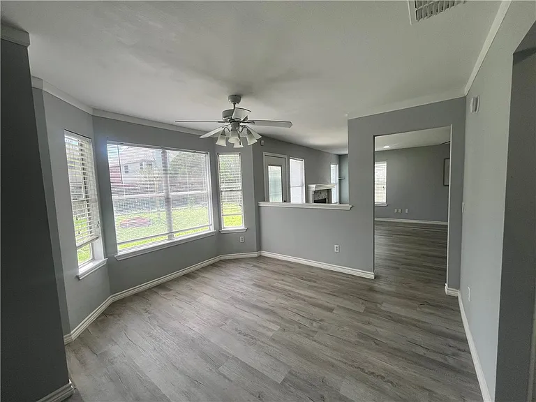 3034 Twin Creek Dr — Photo 7