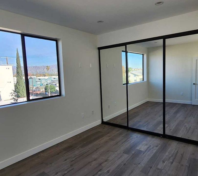1st image of 5232 Willowcrest Ave #301