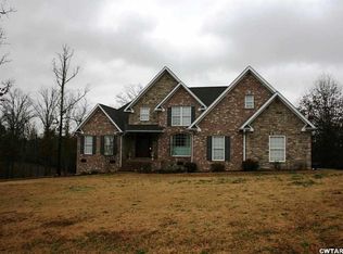 302 Timber Ridge Dr, Lexington, TN 38351