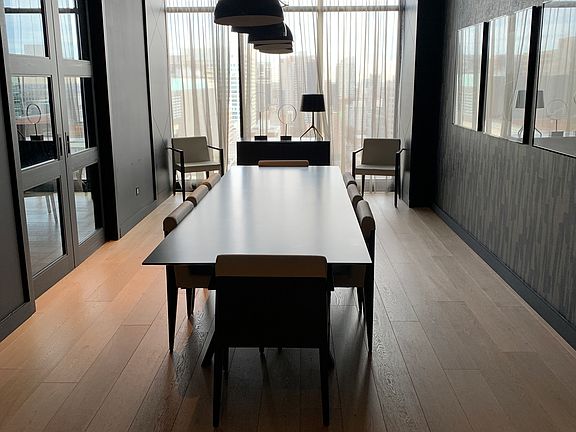 4th image of 255 Bay St #1313