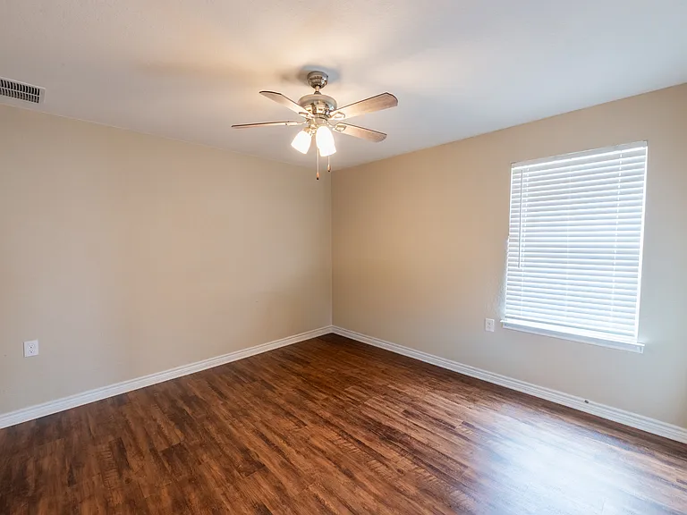 5526 Castle Brook Dr — Photo 22