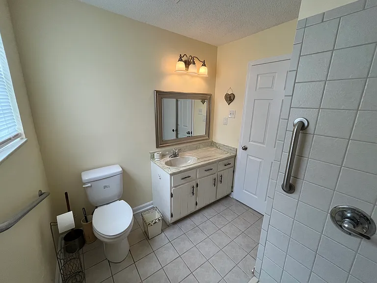 1004 Hazel Dr — Photo 4