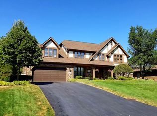 7702 Ridgewood Ln, Burr Ridge, IL 60527